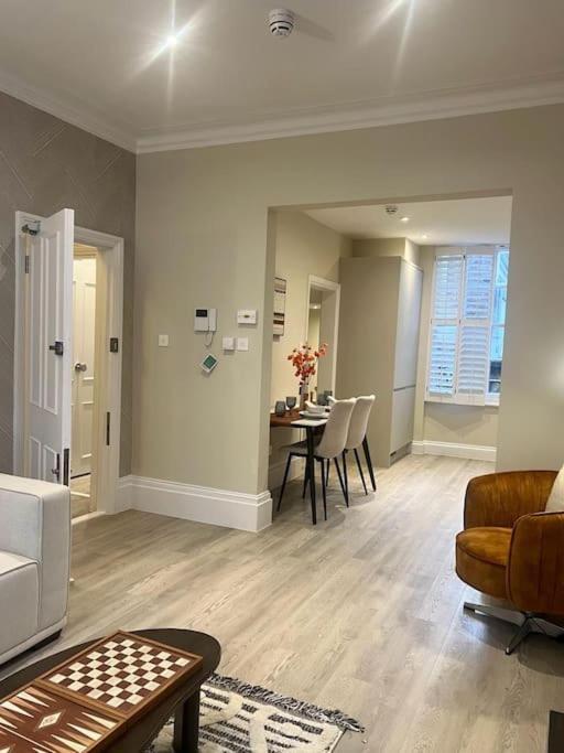New Flat In Holland Park Apartment London Ngoại thất bức ảnh