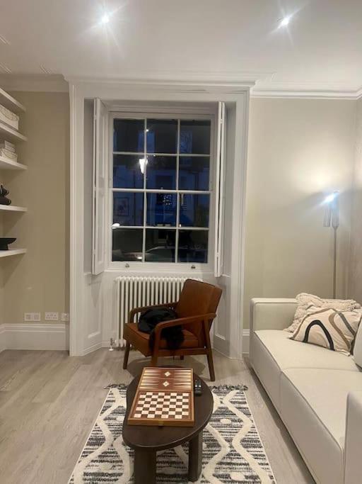 New Flat In Holland Park Apartment London Ngoại thất bức ảnh