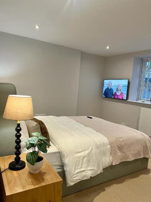 New Flat In Holland Park Apartment London Ngoại thất bức ảnh